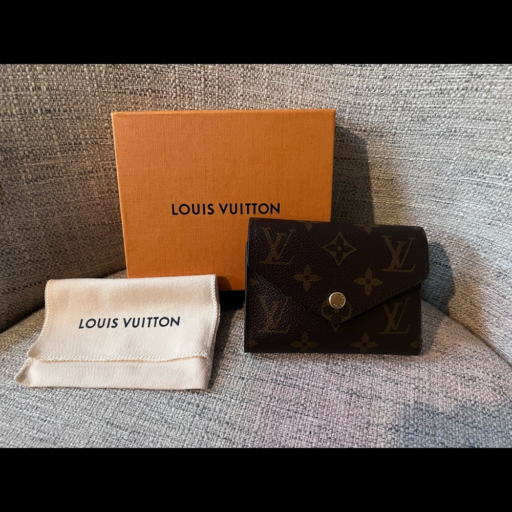 LV victorine wallet monogram (gold)